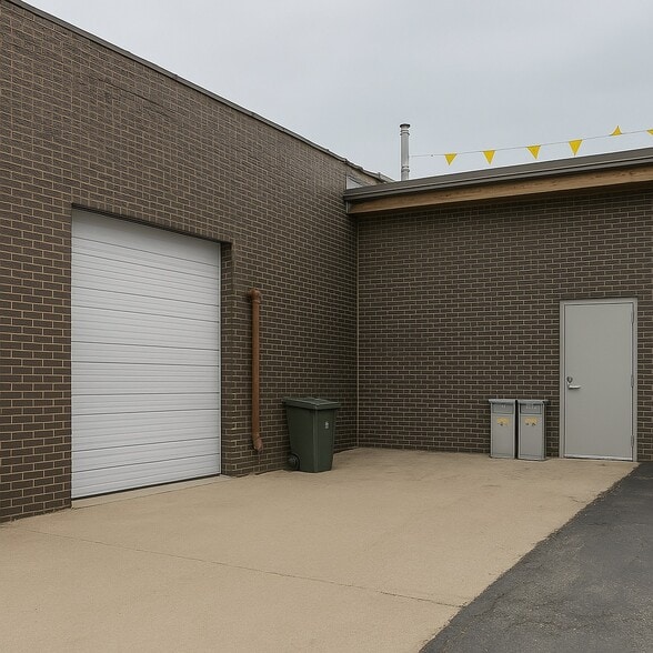 6704 Pingree Rd, Crystal Lake, IL for lease - Building Photo - Image 1 of 80
