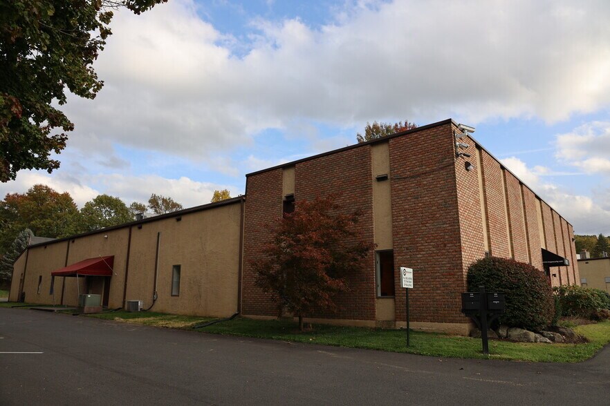 4251 Chestnut St, Emmaus, PA 18049