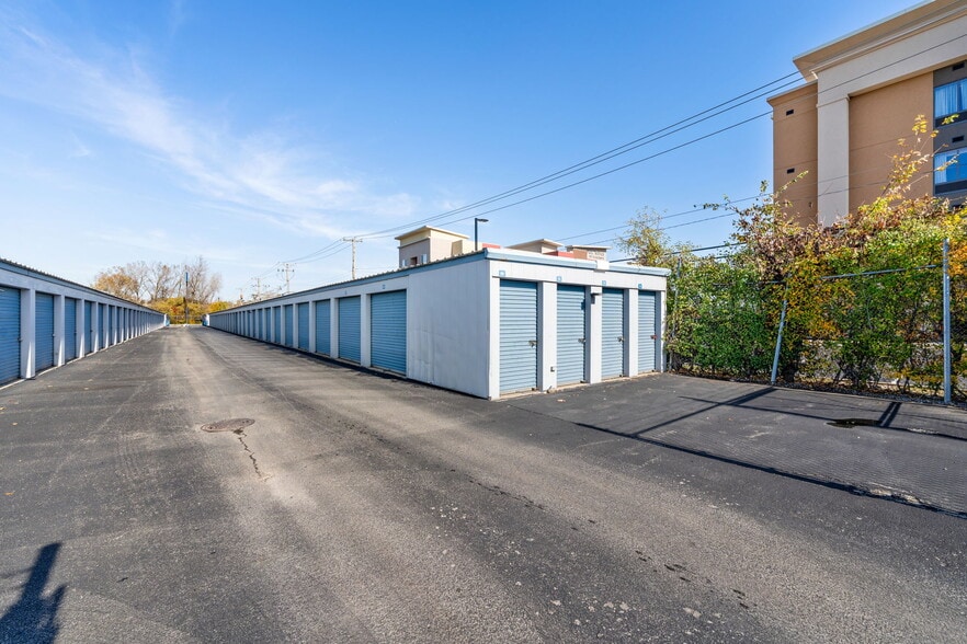 100 Cedar Mound Rd, Round Lake Park, IL for sale - Building Photo - Image 2 of 27