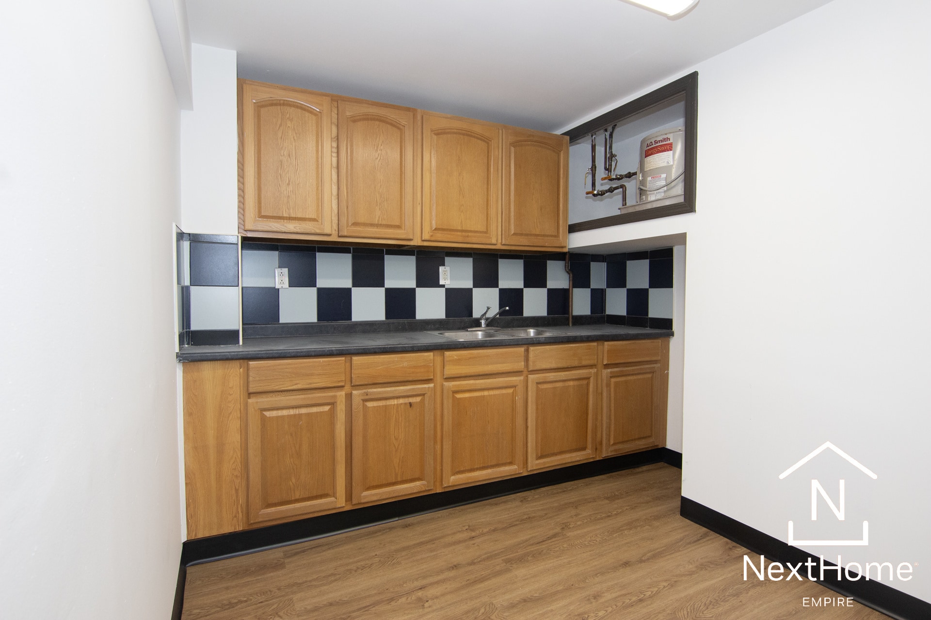 18-17 42nd St, Astoria, NY for lease Interior Photo- Image 1 of 10