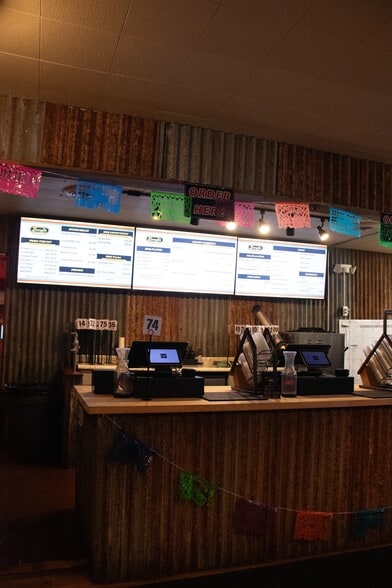 2769 Nacogdoches Rd, San Antonio, TX for lease - Building Photo - Image 2 of 8