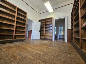 325 Front St, Belvidere, NJ for lease Interior Photo- Image 2 of 16