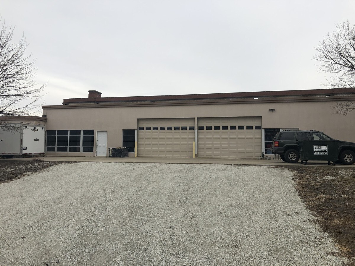 275 Diversatech Dr, Manteno, IL 60950