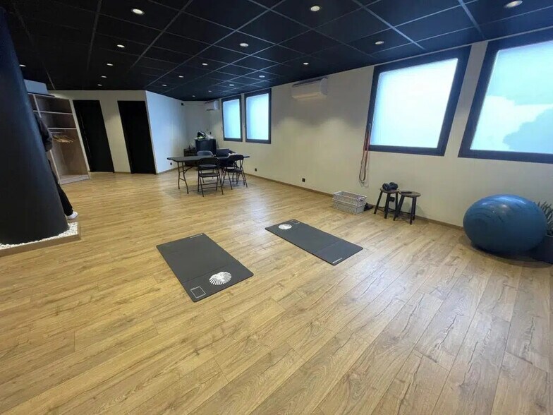 Office in Antibes for lease - Interior Photo - Image 3 of 11