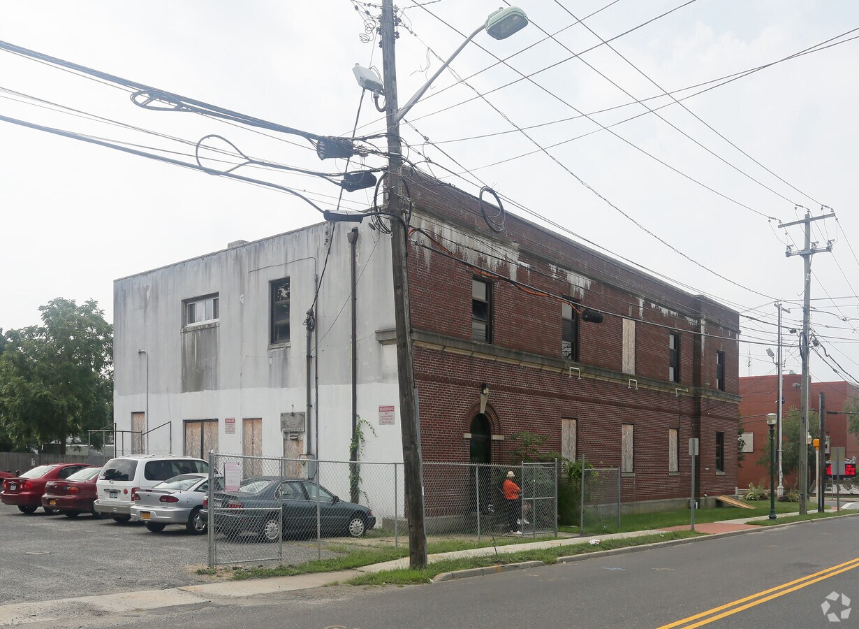 96 Carleton Ave, Central Islip, NY 11722