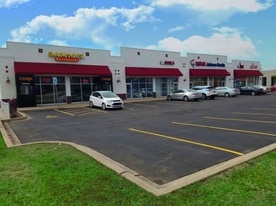 895 E Grand Ave, Lake Villa IL - Storefront Property