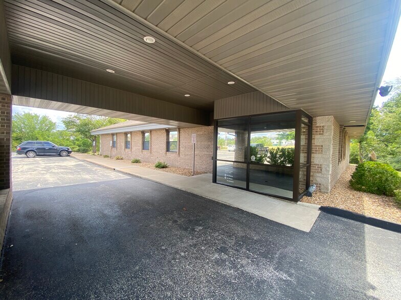 290 Clift Ct, Hollister, MO for sale - Building Photo - Image 2 of 40