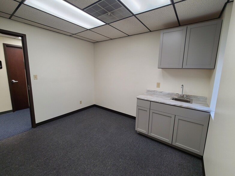 2555 S Dixie Dr, Kettering, OH for lease - Interior Photo - Image 3 of 4