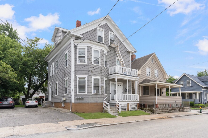 52 Dennis Ave, Cranston, RI for sale - Primary Photo - Image 1 of 11