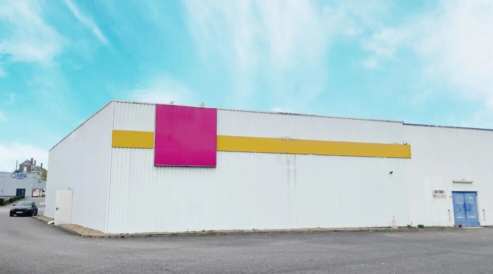 Retail in Antran for lease - Building Photo - Image 3 of 6