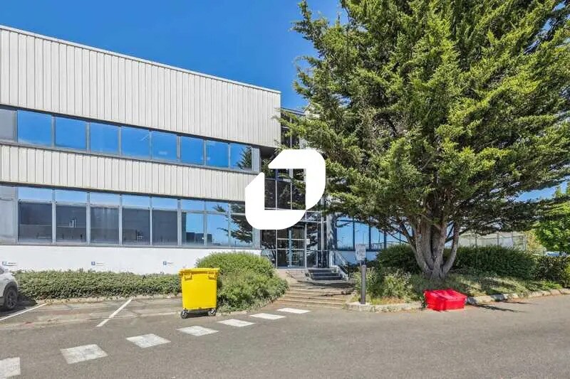 Office in Tremblay-en-France for lease - Building Photo - Image 2 of 14