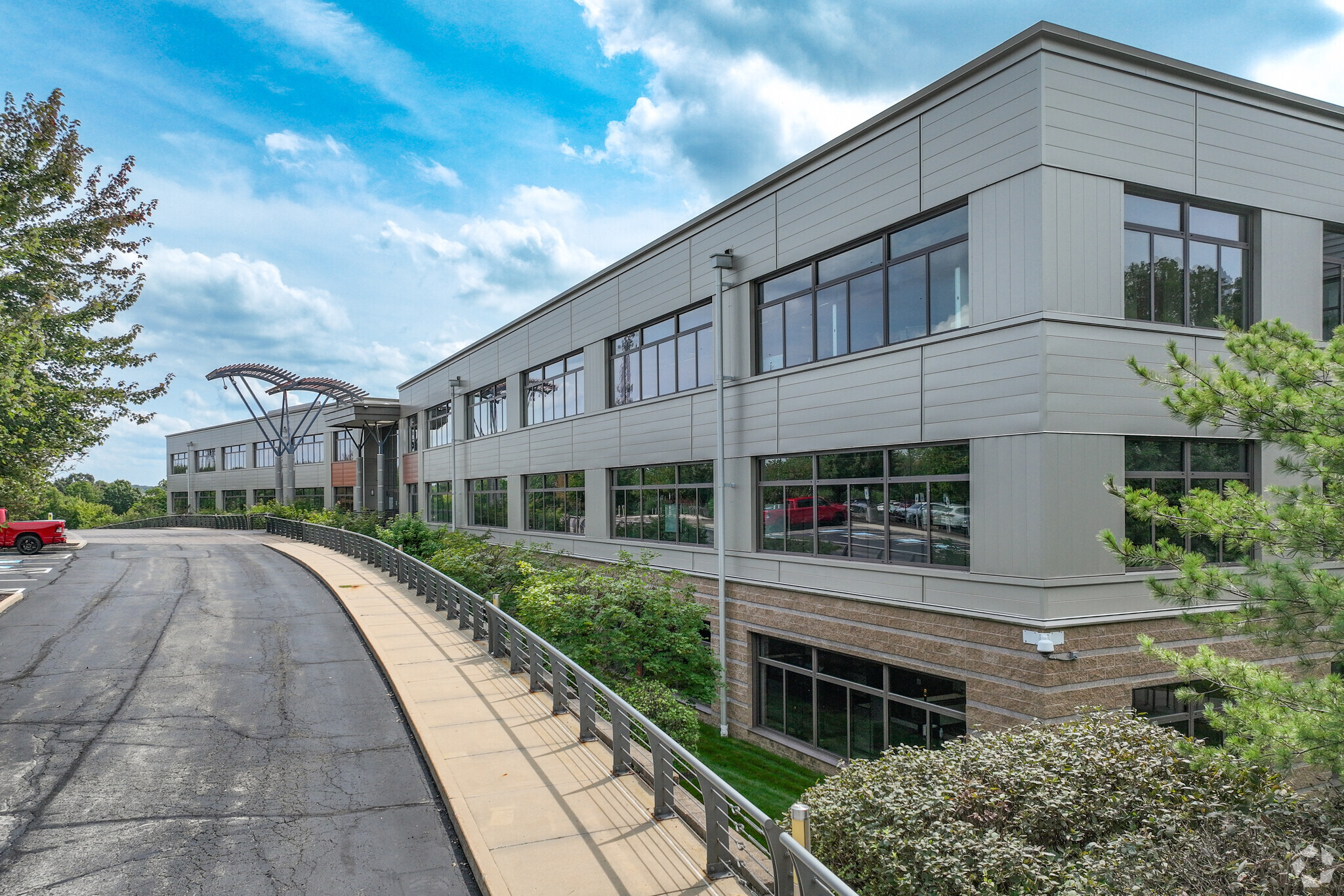 100 Global View Dr, Warrendale, PA for lease Primary Photo- Image 1 of 17