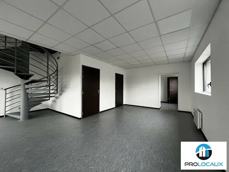 Flex in Margny-lès-Compiègne for lease - Interior Photo - Image 3 of 6