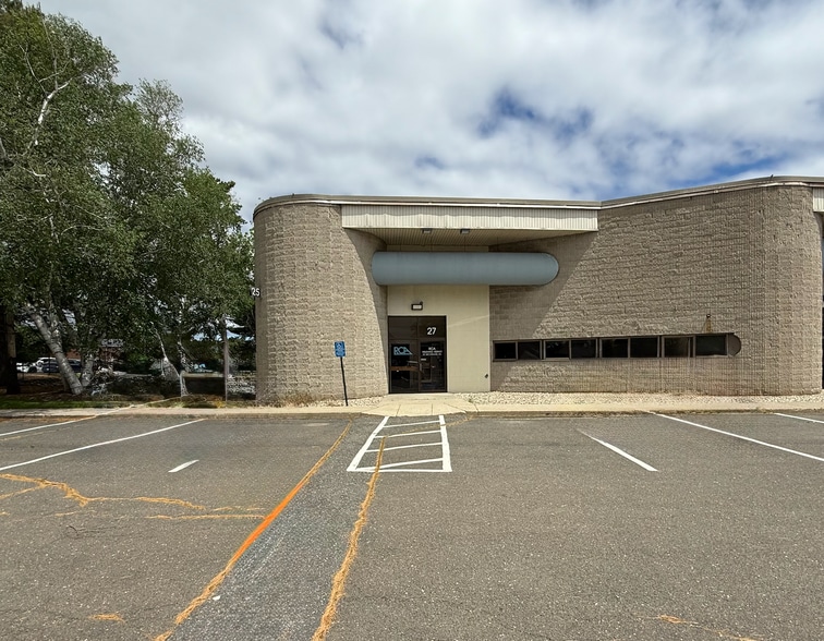 25-53 Capital Dr, West Springfield, MA for lease - Building Photo - Image 1 of 5