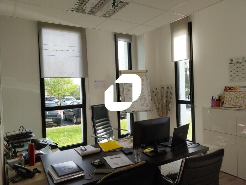 Office in Orvault for lease - Interior Photo - Image 1 of 7