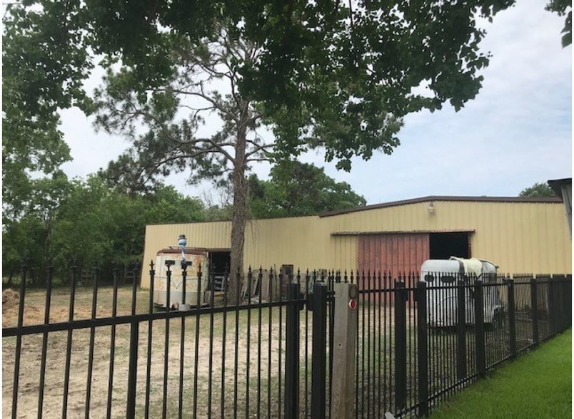 4001 Redell Rd, Baytown, TX for lease - Primary Photo - Image 1 of 16