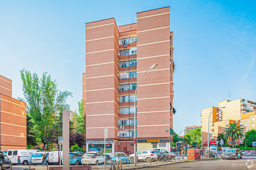 Calle Priorato, 105, Leganés, Madrid for sale - Building Photo - Image 2 of 2