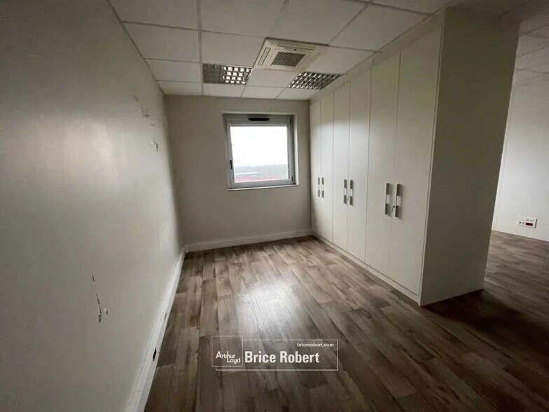 Office in Caluire-et-Cuire for lease - Interior Photo - Image 2 of 26