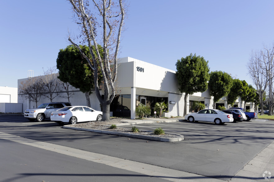 1591 S Sinclair St, Anaheim, CA for lease - Building Photo - Image 1 of 29