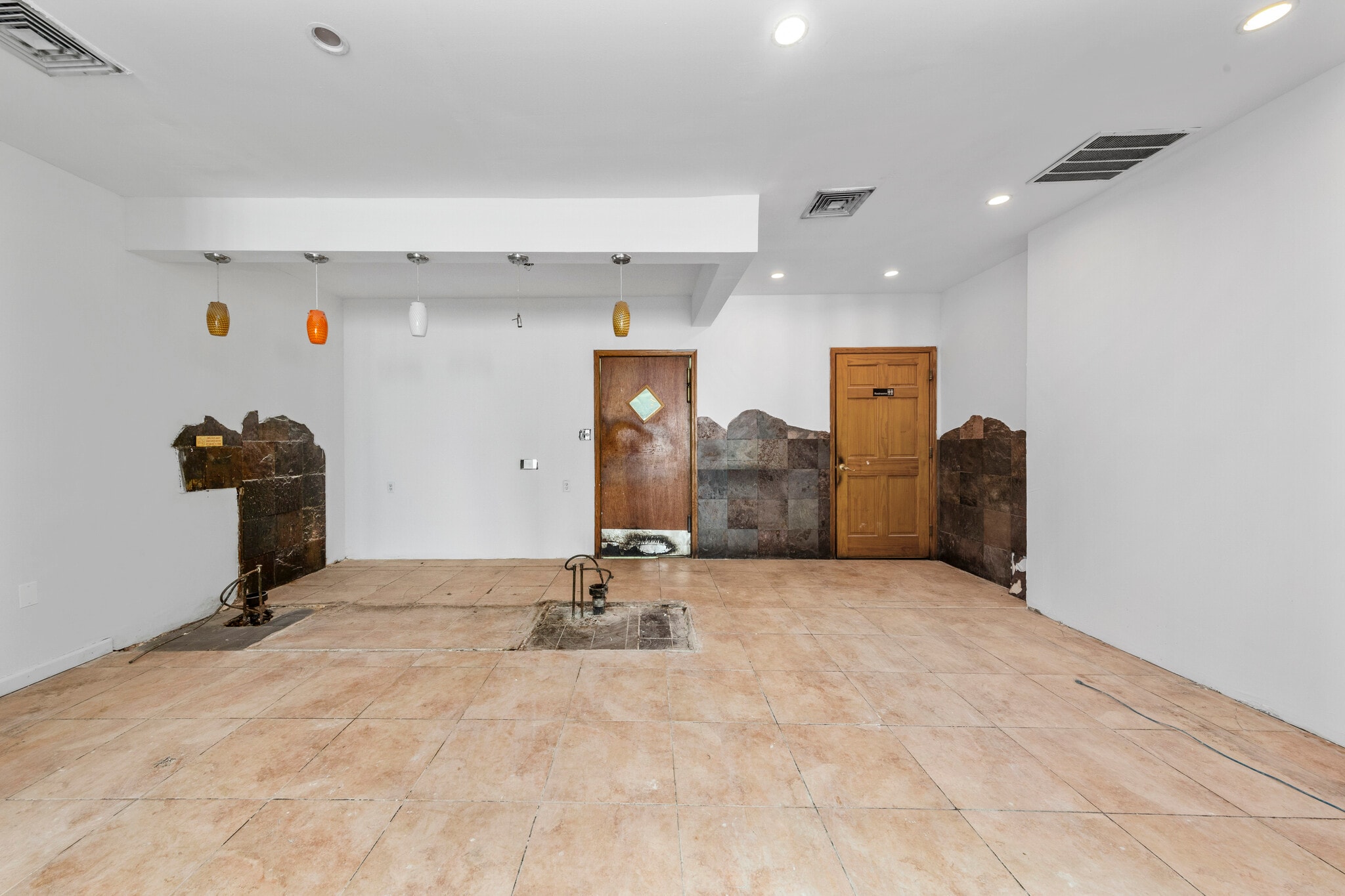 25-24 Broadway, Astoria, NY for lease Interior Photo- Image 1 of 12