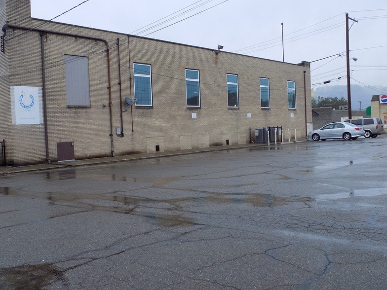 121 Jefferson Ave, Moundsville, WV for lease - Building Photo - Image 2 of 19