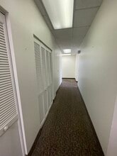 2 Shaws Cv, New London, CT for sale Interior Photo- Image 2 of 19