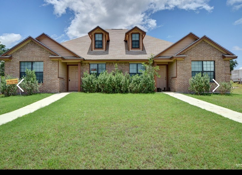 131 Robinhood Dr, Kenedy, TX for sale - Primary Photo - Image 1 of 1