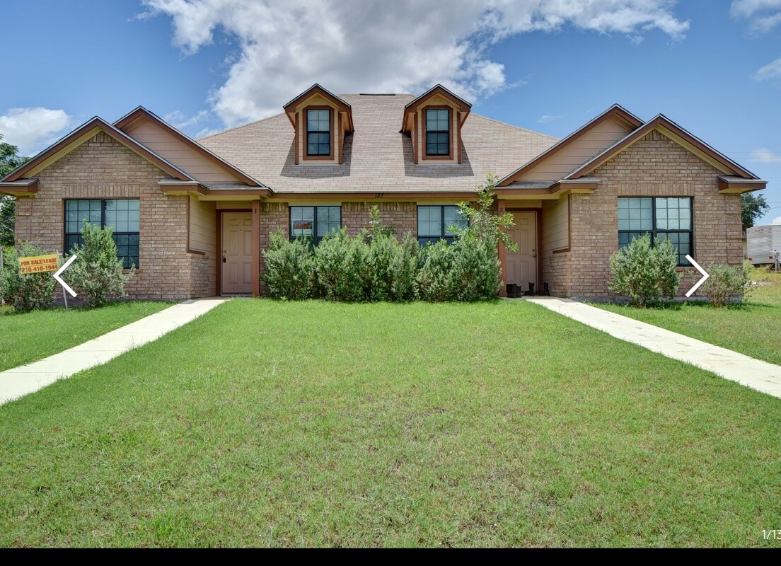 131 Robinhood Dr, Kenedy, TX for sale Primary Photo- Image 1 of 1