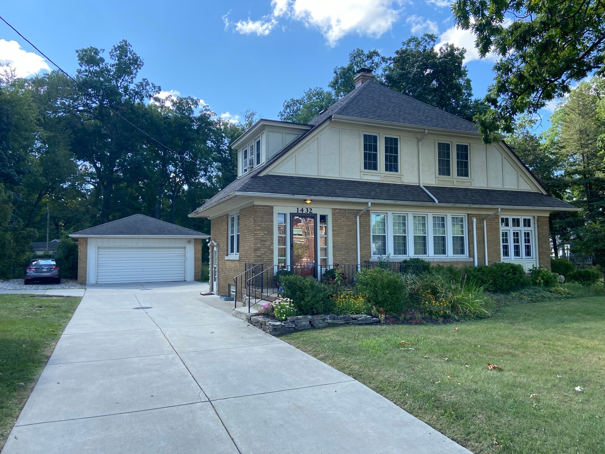 1432 S Bend Ave, South Bend, IN for sale Primary Photo- Image 1 of 1