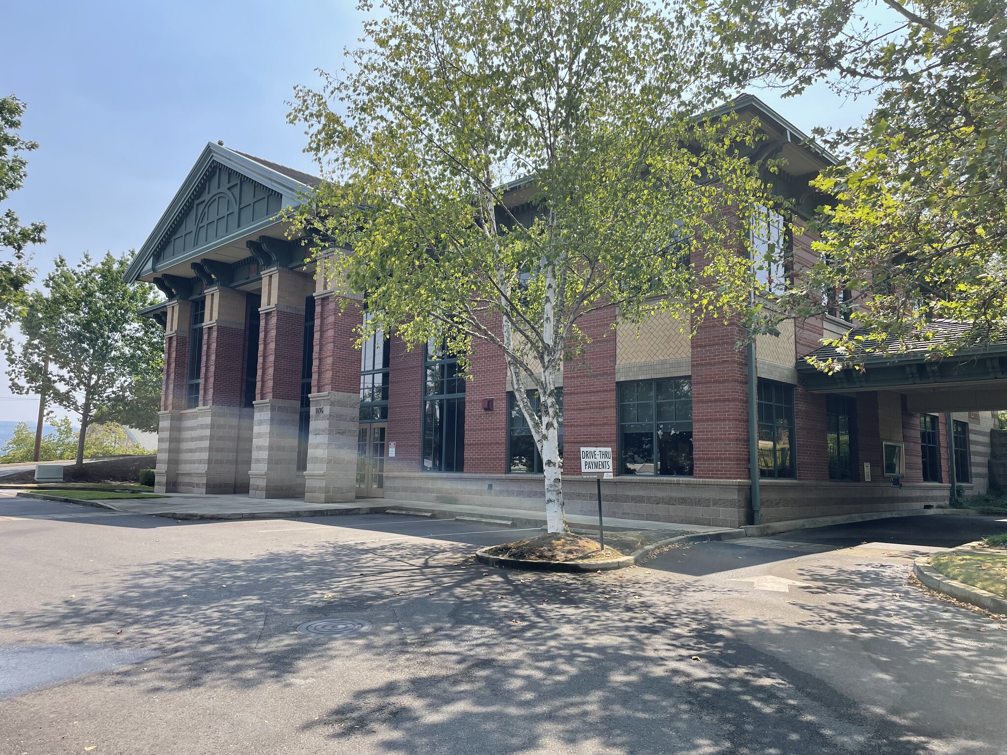 1495 NW Garden Valley Blvd, Roseburg, OR for lease Building Photo- Image 1 of 2