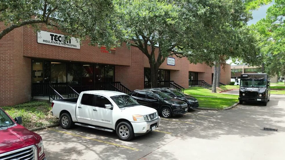 500-525 Garden Oaks Blvd, Houston, TX for lease - Commercial Listing Video - Image 2 of 9