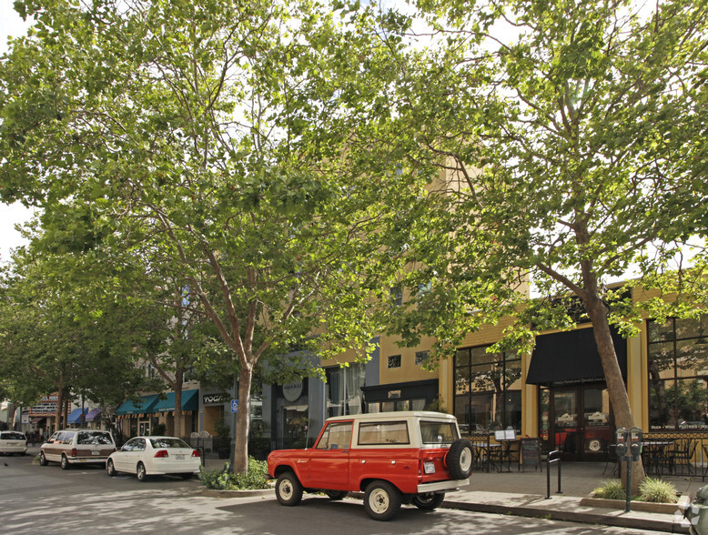 1108-1110 Pacific Ave, Santa Cruz, CA for lease - Primary Photo - Image 1 of 3