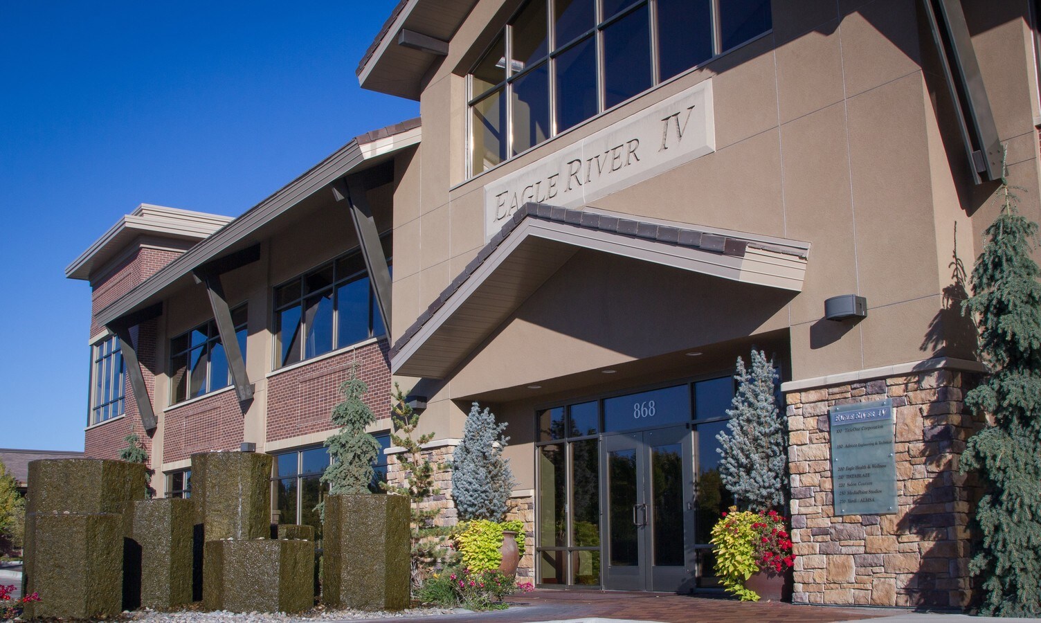 868 E Riverside Dr, Eagle, ID 83616