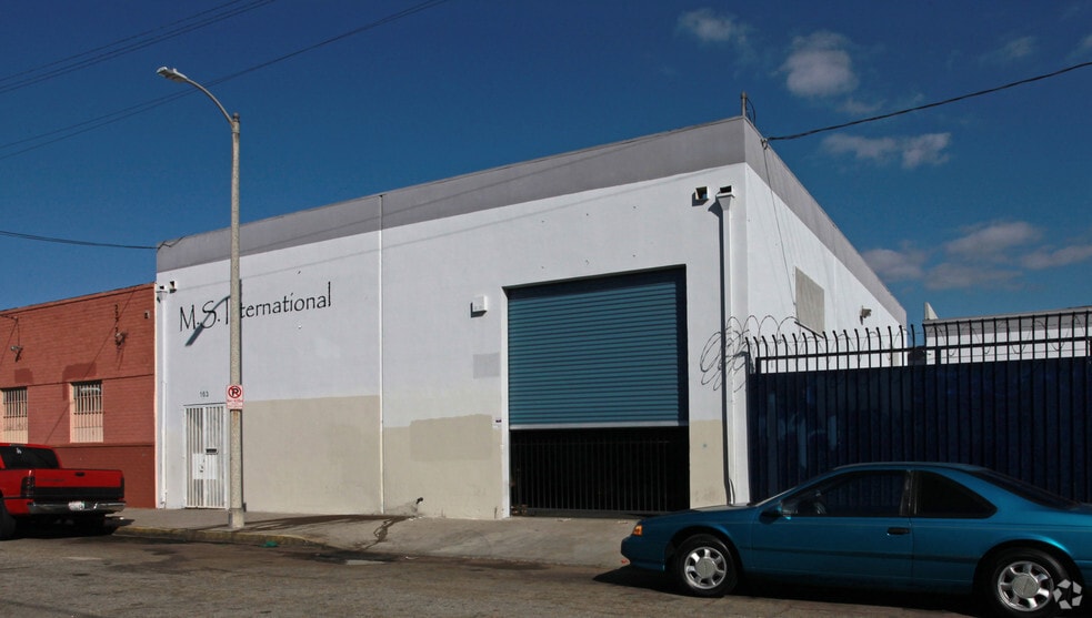 163 W 32nd St, Los Angeles, CA for lease - Building Photo - Image 2 of 5