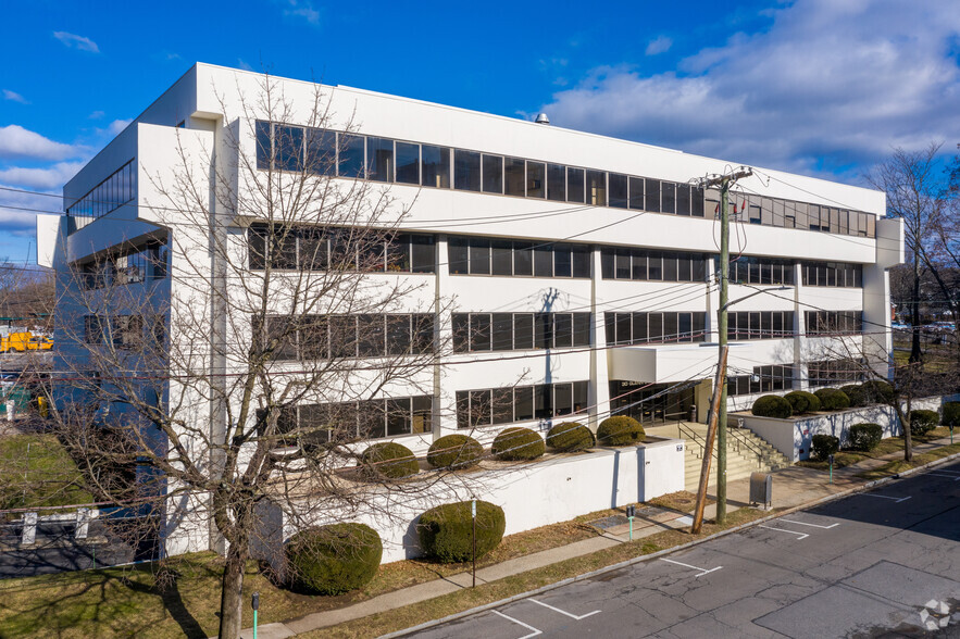 30 Glenn St, White Plains, NY for lease - Building Photo - Image 1 of 4