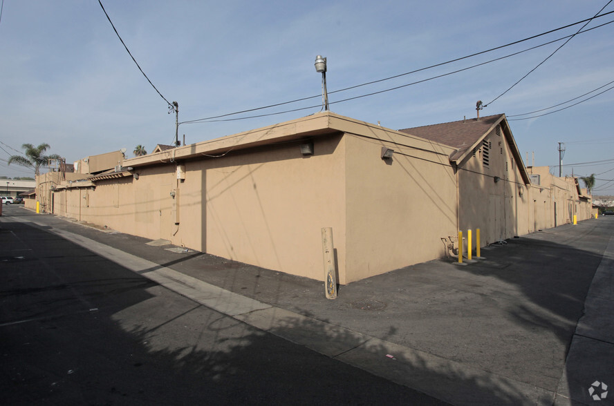 1200-1228 S Brookhurst St, Anaheim, CA for lease - Building Photo - Image 3 of 12