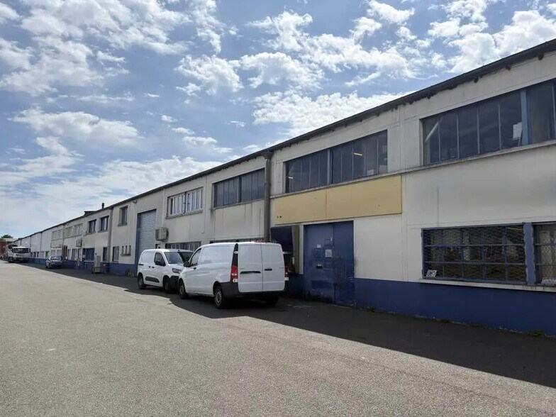 Flex in Ingré for lease - Building Photo - Image 3 of 6