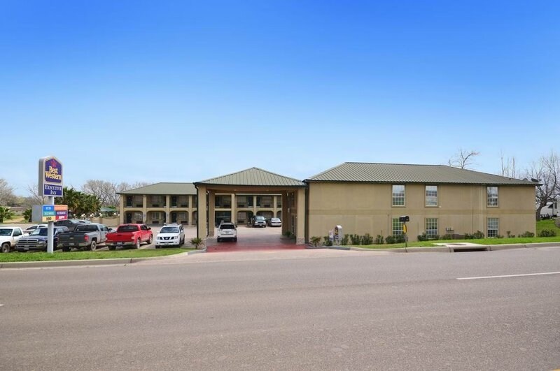 207 US Highway 77 S, Hallettsville, TX for sale - Primary Photo - Image 1 of 1