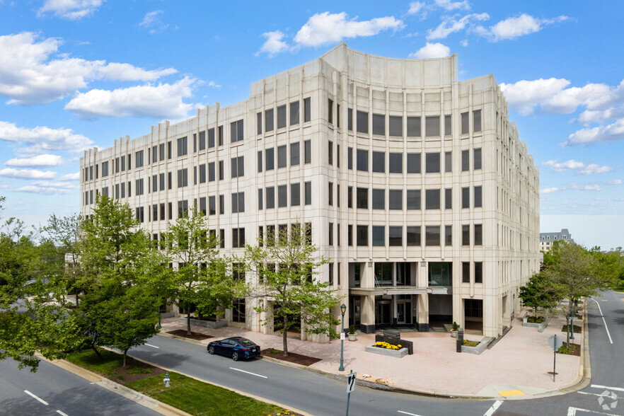 805 King Farm Blvd, Rockville, MD for lease - Building Photo - Image 2 of 4