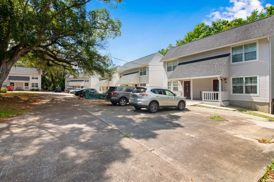 Fort Walton 40 Portfolio portfolio of 9 properties for sale on LoopNet.com - Building Photo - Image 1 of 13