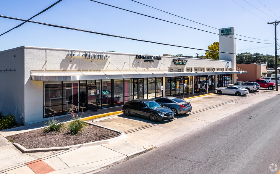 3910 McCullough Ave, San Antonio, TX for lease - Building Photo - Image 2 of 10