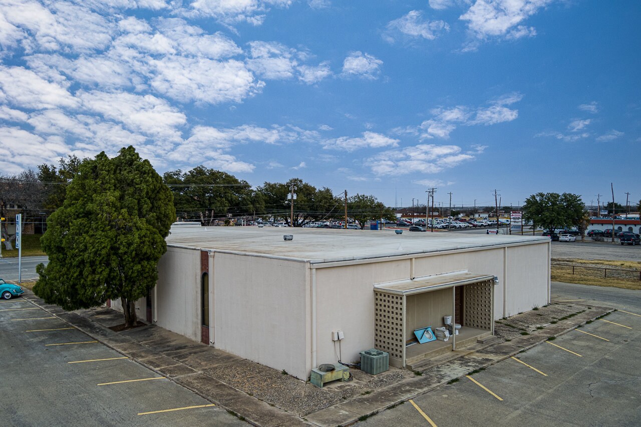 704 N Bedell Ave, Del Rio, TX 78840