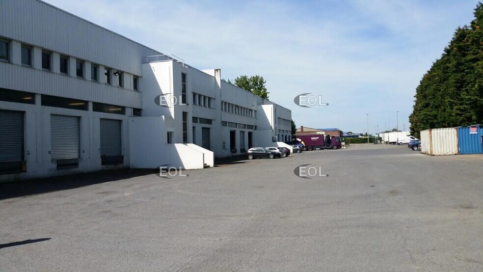 Industrial in Lesquin for lease - Building Photo - Image 2 of 3