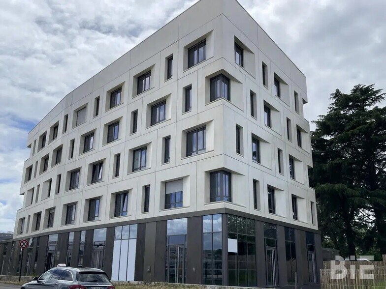 Retail in Bègles for sale - Building Photo - Image 2 of 2