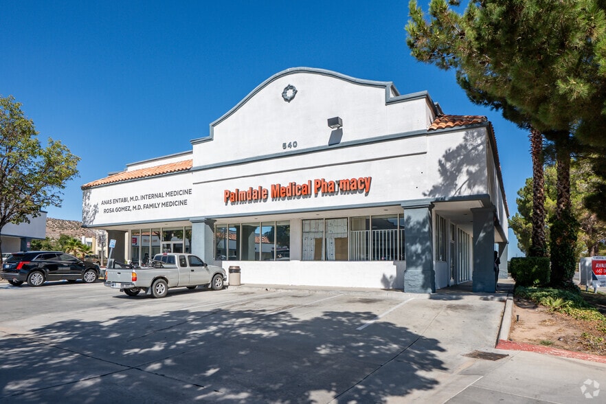 520-540 W Palmdale Blvd, Palmdale, CA for lease - Building Photo - Image 2 of 7
