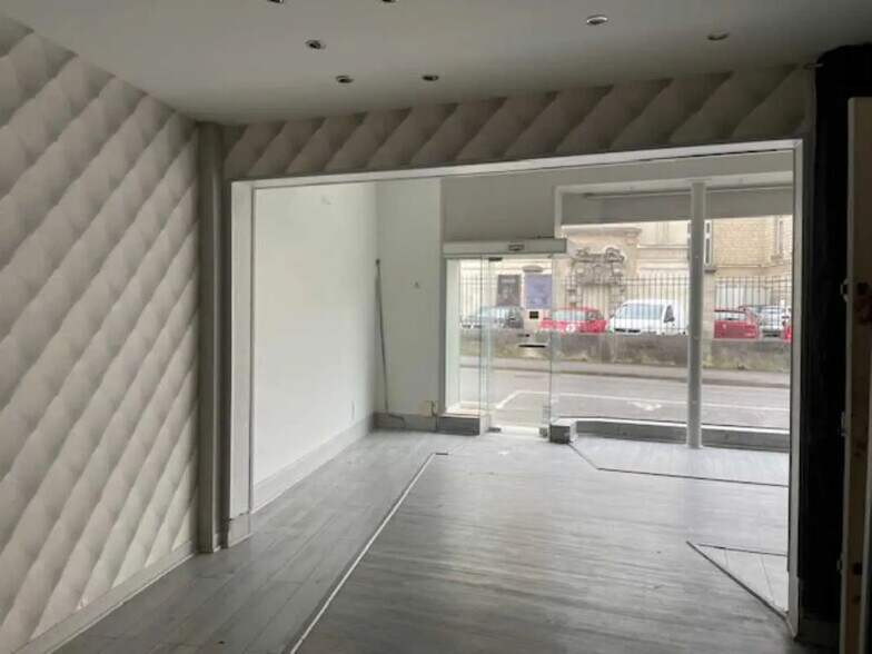 Retail in Soissons for lease - Building Photo - Image 2 of 4