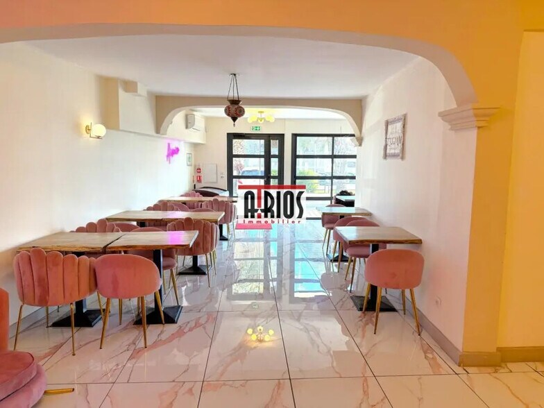 Flex in Toulon for lease - Interior Photo - Image 3 of 3