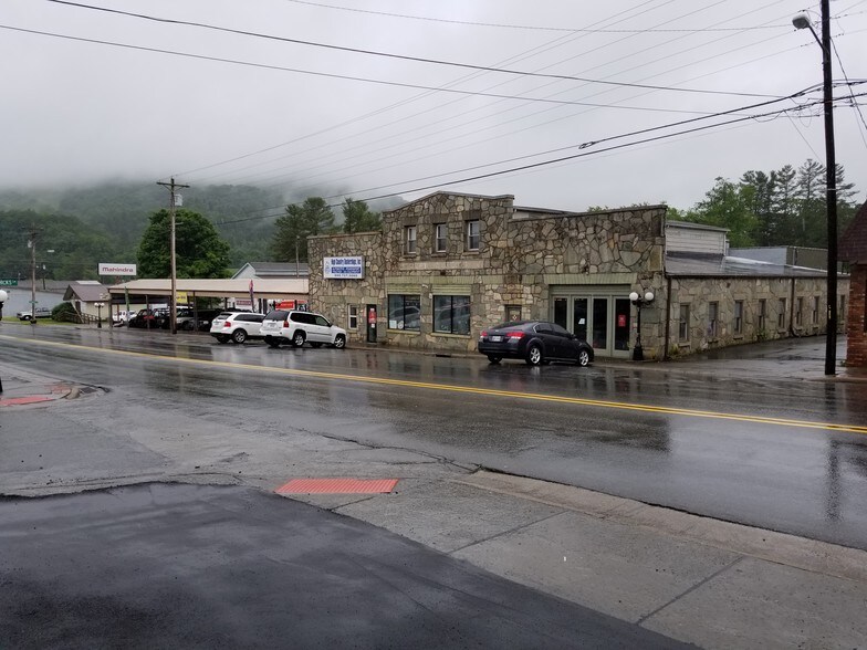 200 Pineola St, Newland, NC 28657