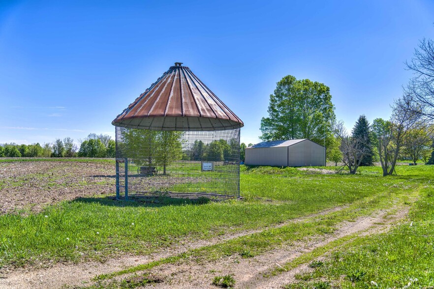 2951 N Meridian Rd, Hudson, MI for sale - Building Photo - Image 2 of 15