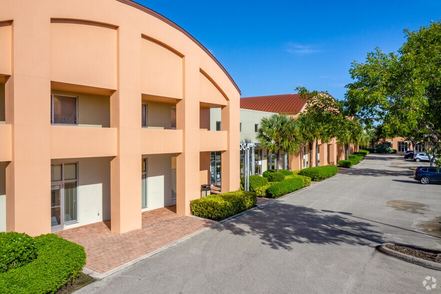 1901 Brantley Rd, Fort Myers, FL for lease - Building Photo - Image 3 of 16